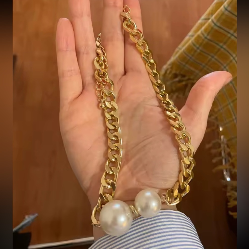 Pearl Elegant Gold Necklace - Picture 6 of 8